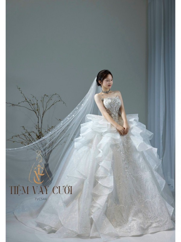 TVC544 Đầm Cưới Cô Dâu, Váy Cưới Tiệc Lông Vũ, Cúp Ngực, Dáng Xoè