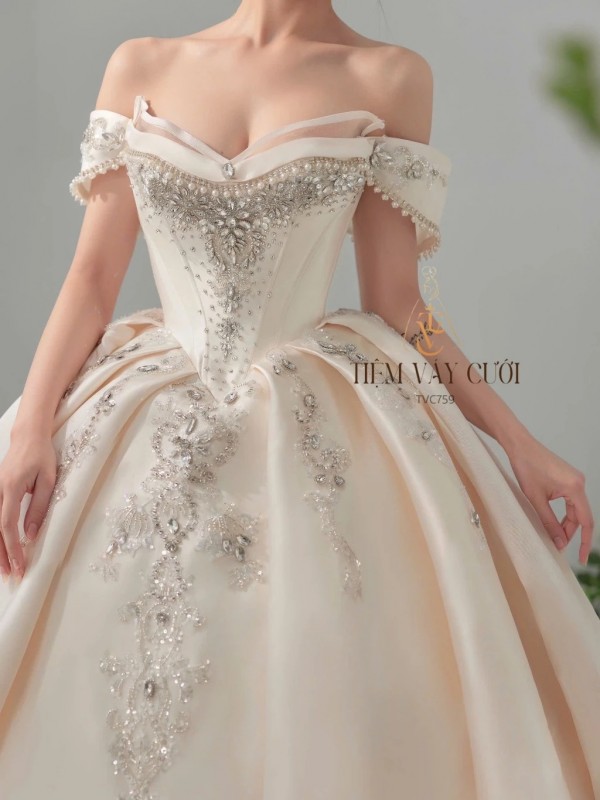 TVC759 Váy Cưới Làm Lễ, Phi, Sang Trọng, Xếp Ly