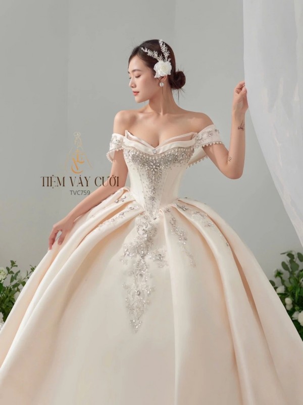 TVC759 Váy Cưới Làm Lễ, Phi, Sang Trọng, Xếp Ly