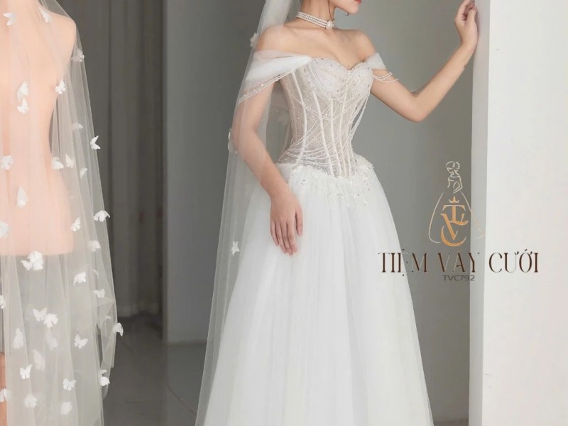 TVC792 Váy Cưới Đi Bàn, Đầm Cưới Dáng Xuông, Trễ Vai, Hoạ Tiết