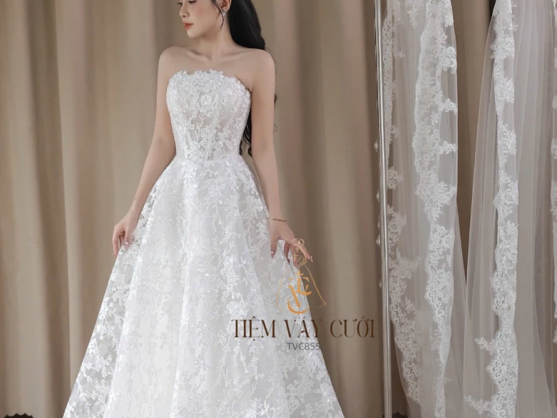 TVC855 Váy Cưới Đi Bàn, Váy Cưới Cô Dâu, Đầm Cưới Dáng Xuông, Cúp Ngực, Hoa 3D, Bồng Bềnh, Xếp Ly
